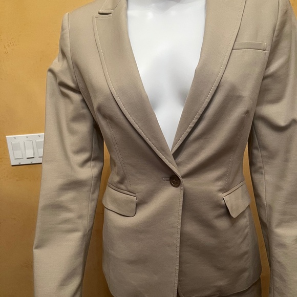 Suits - Picture 3 of 9